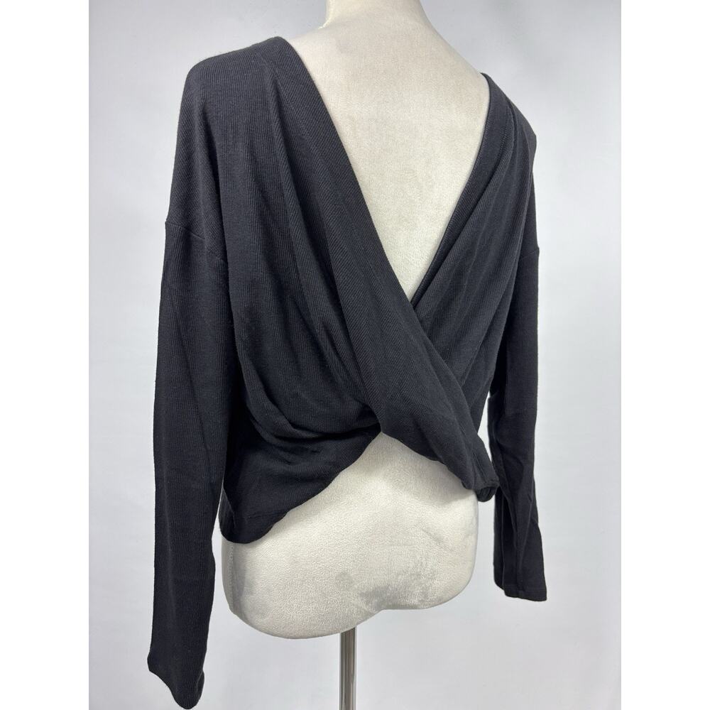 Athleta Presence Twist Sweatshirt Black Size Medium Long Sleeve Low Back Cropped - Picture 2 of 9